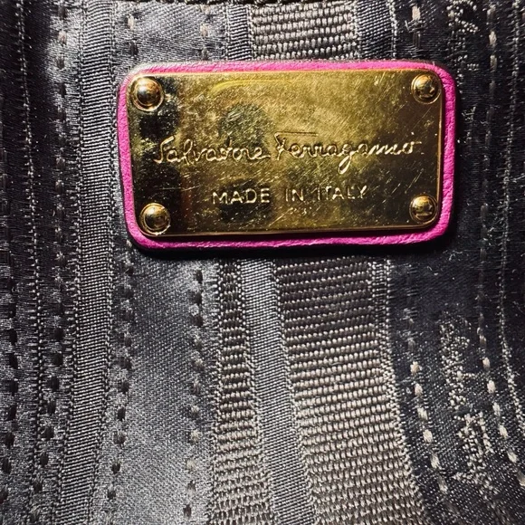 Salvatore Ferragamo Fuchsia Pink Leather Shoulder Bag Excellent Condition - Picture 7 of 9
